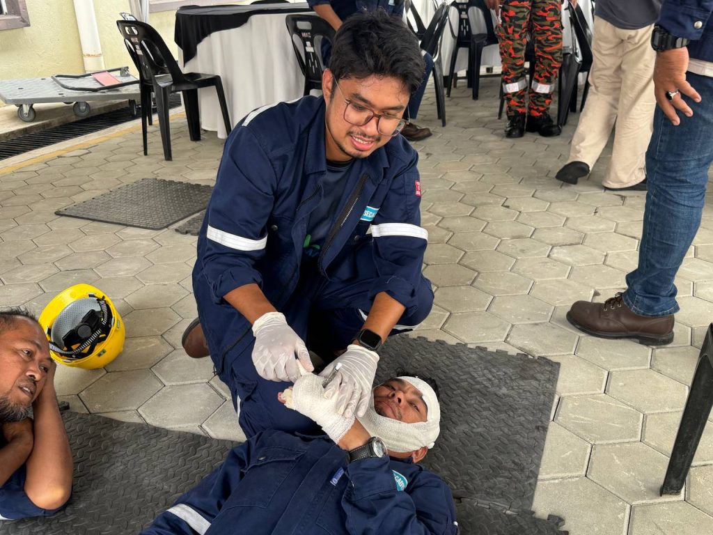 photo_6122728467934678433_y